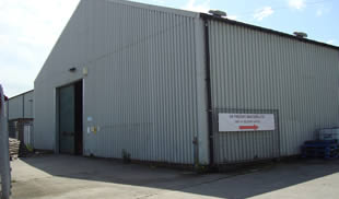 Detatched warehouse with yard TO LET